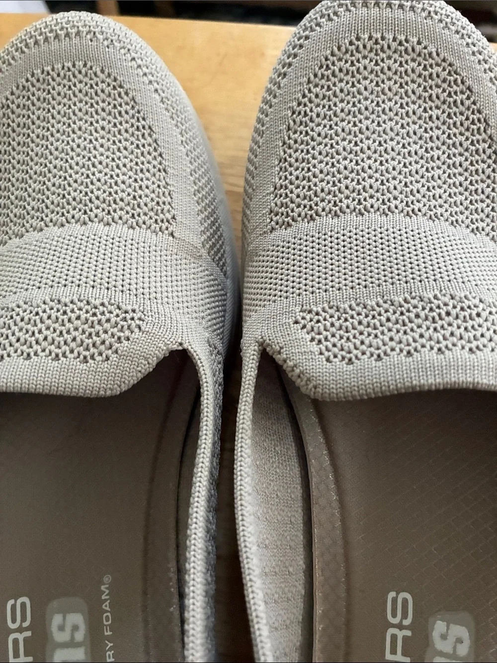 Skechers Knit Slip-On Sneakers in Taupe Wonen’s size 8.5  Great condition